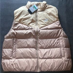 NIKE Women’s Sportswear Therma-Fit Windrunner